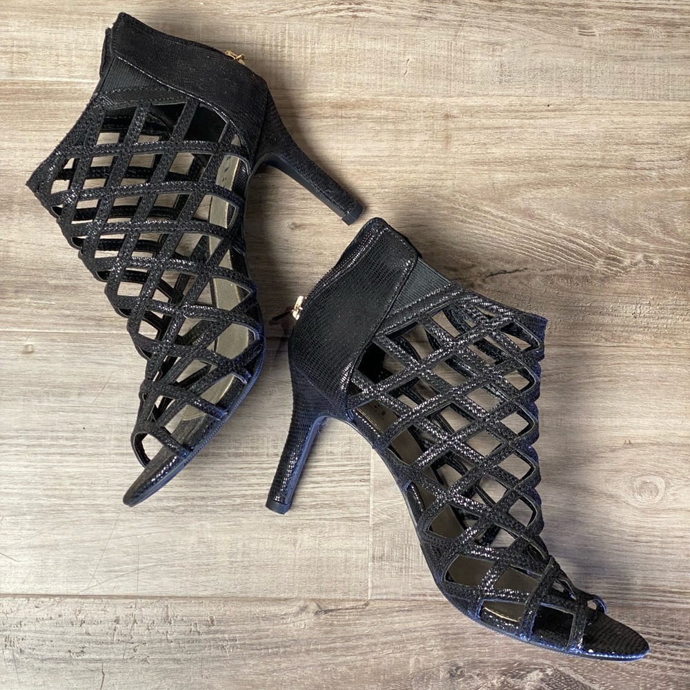 Casual black heels